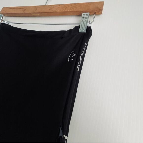 🆕 Beyond Yoga pocket infinity scarf black NWT - Picture 4 of 6